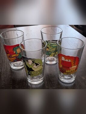 Peanuts Charlie Brown Halloween Pint Glasses‎ Set of 4